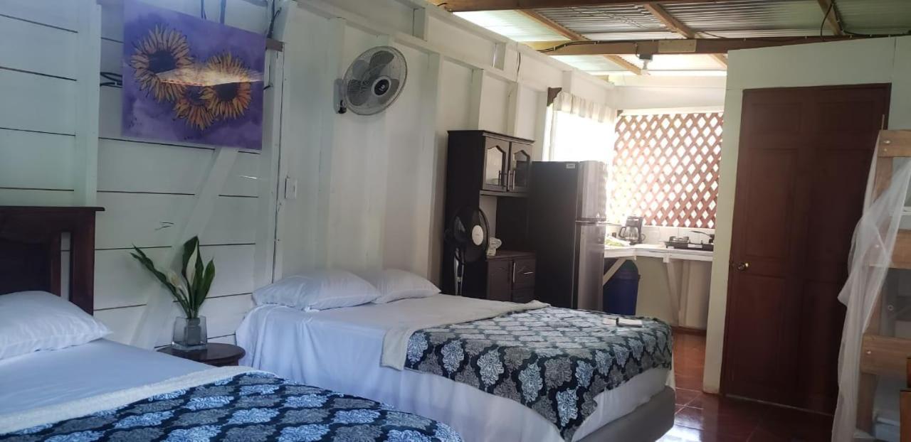Hostal Cecilia Puerto Viejo de Talamanca 外观 照片