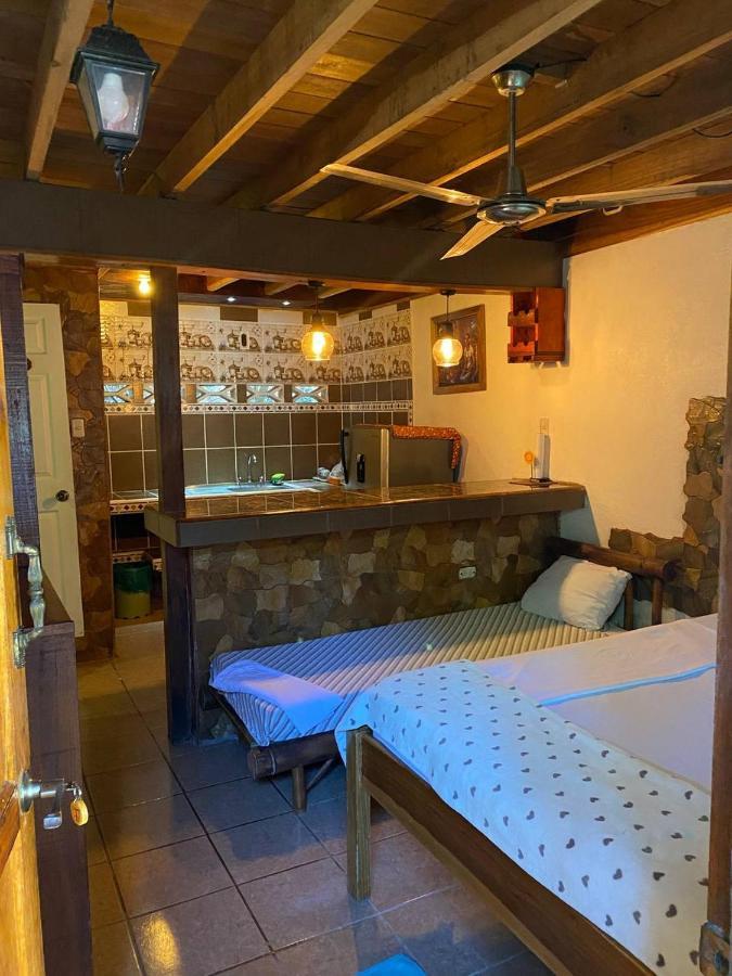 Hostal Cecilia Puerto Viejo de Talamanca 外观 照片