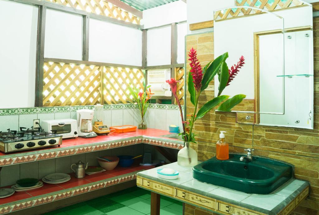 Hostal Cecilia Puerto Viejo de Talamanca 外观 照片