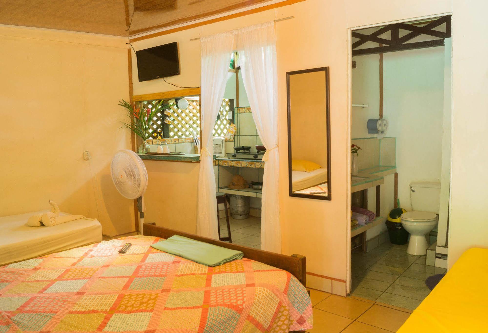 Hostal Cecilia Puerto Viejo de Talamanca 外观 照片