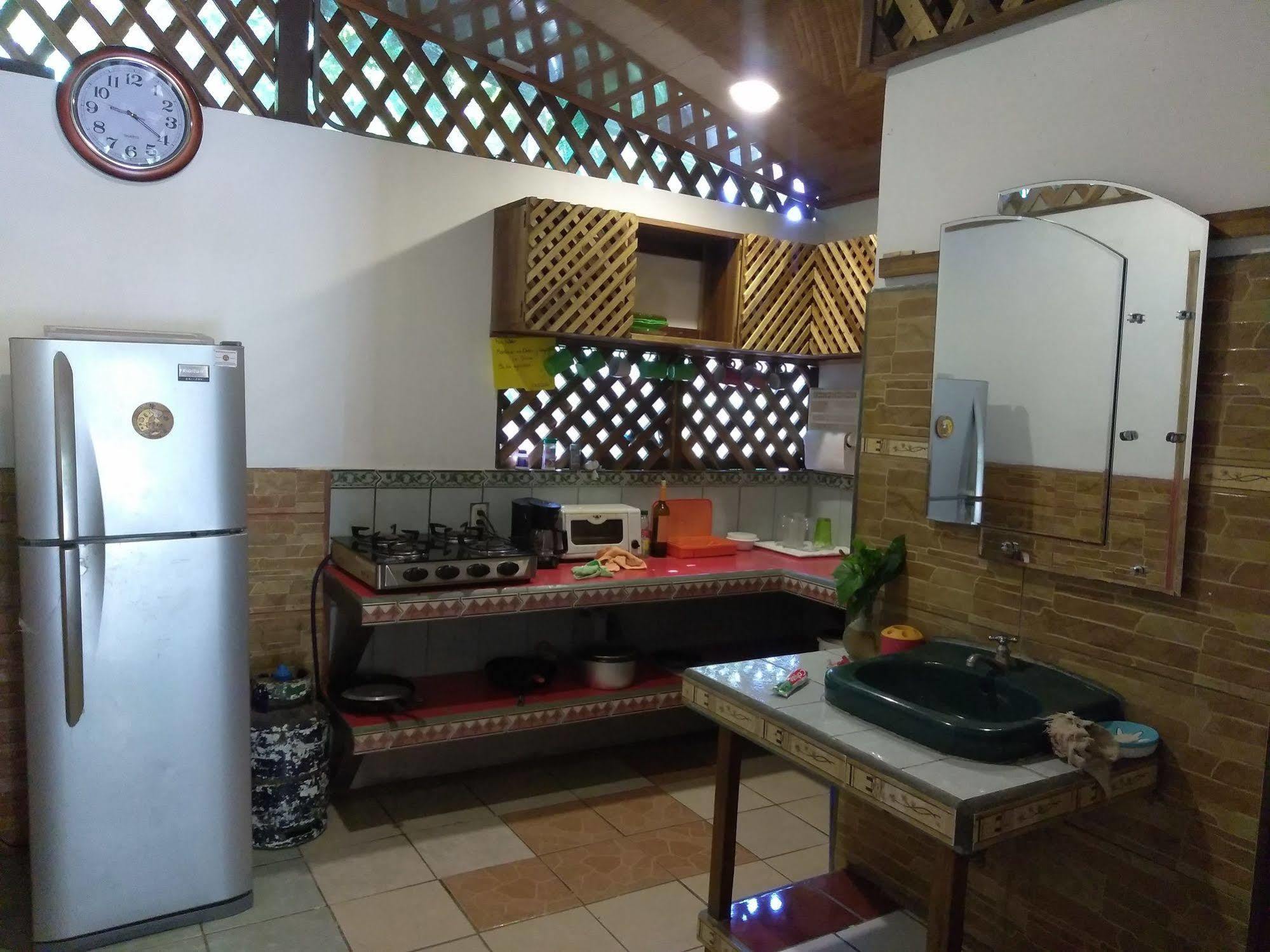 Hostal Cecilia Puerto Viejo de Talamanca 外观 照片