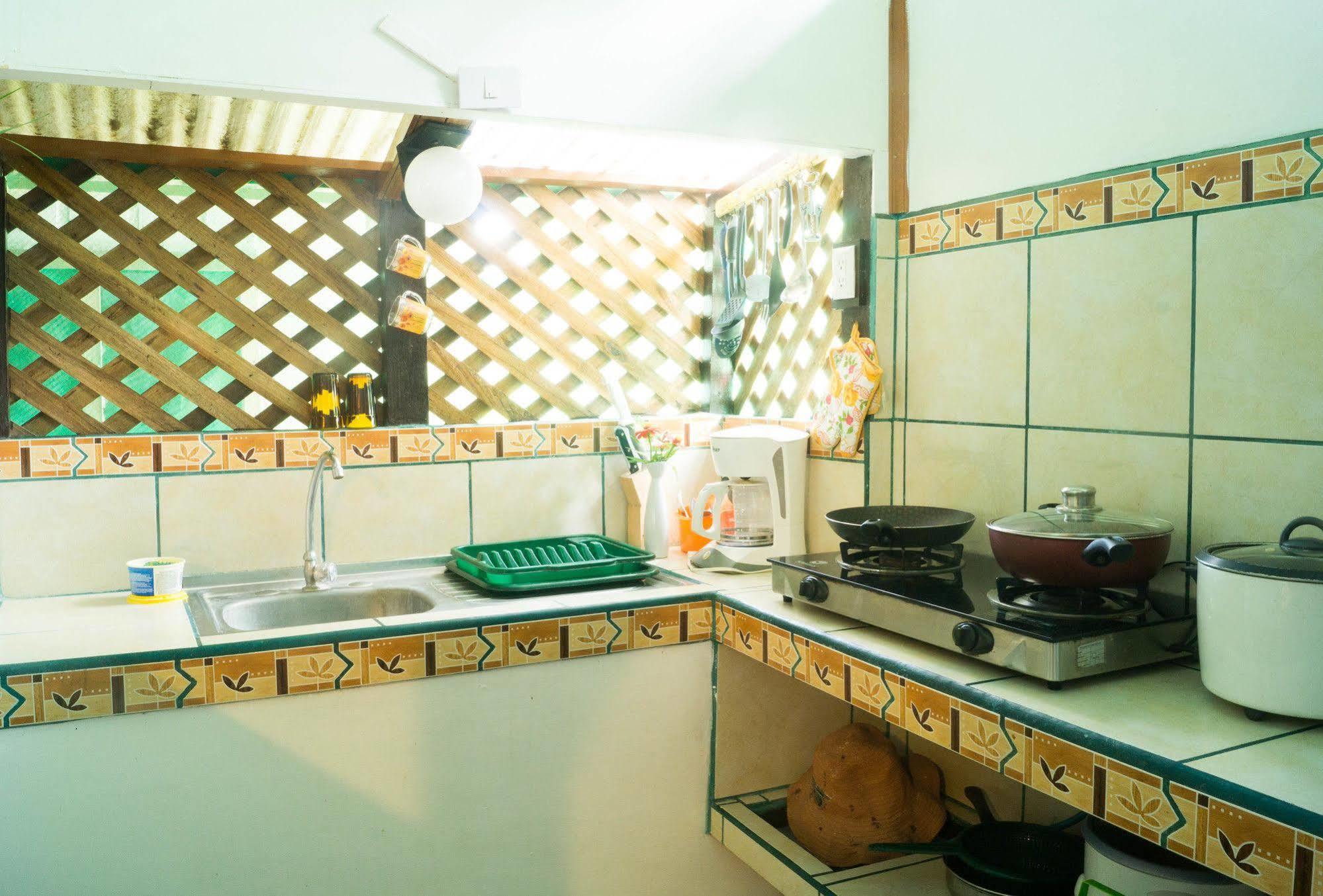 Hostal Cecilia Puerto Viejo de Talamanca 外观 照片