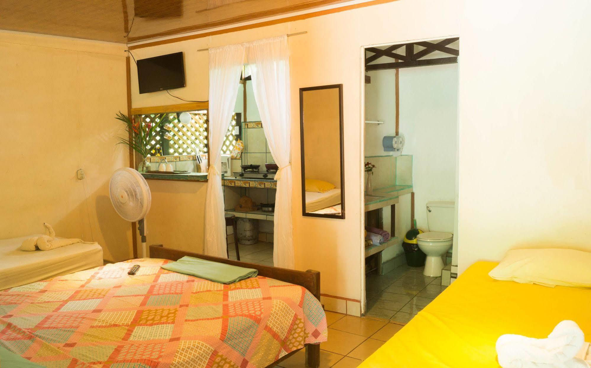 Hostal Cecilia Puerto Viejo de Talamanca 外观 照片